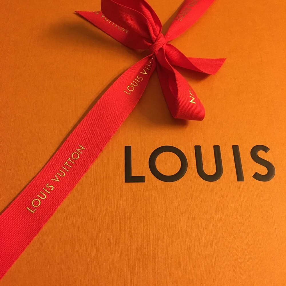 Lois Vuitton box, red bow, dust bag Neverfull bag.